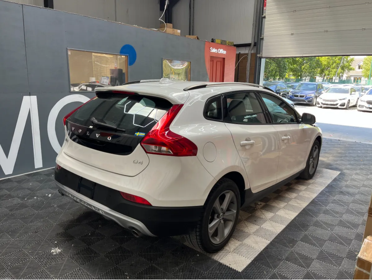 Volvo V40 2016 VOLVO V40 CROSSCOUNTRY D4 2.0 AUTOM - Image 2