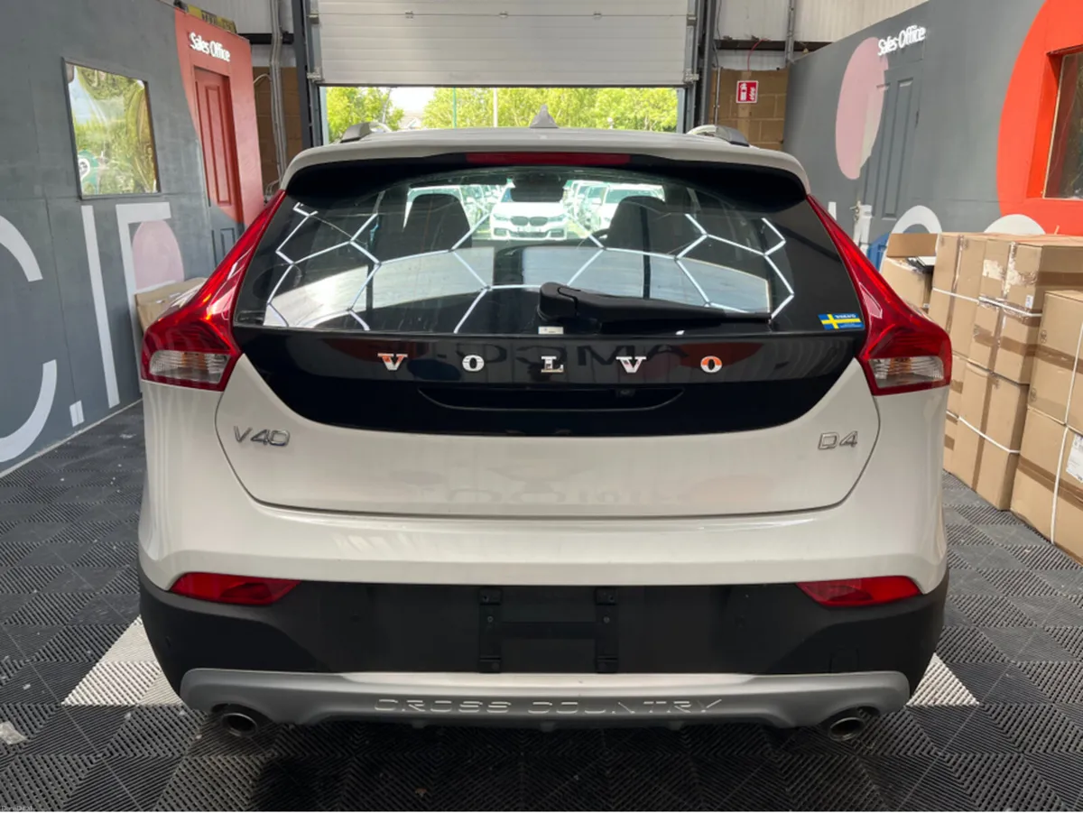 Volvo V40 2016 VOLVO V40 CROSSCOUNTRY D4 2.0 AUTOM - Image 3
