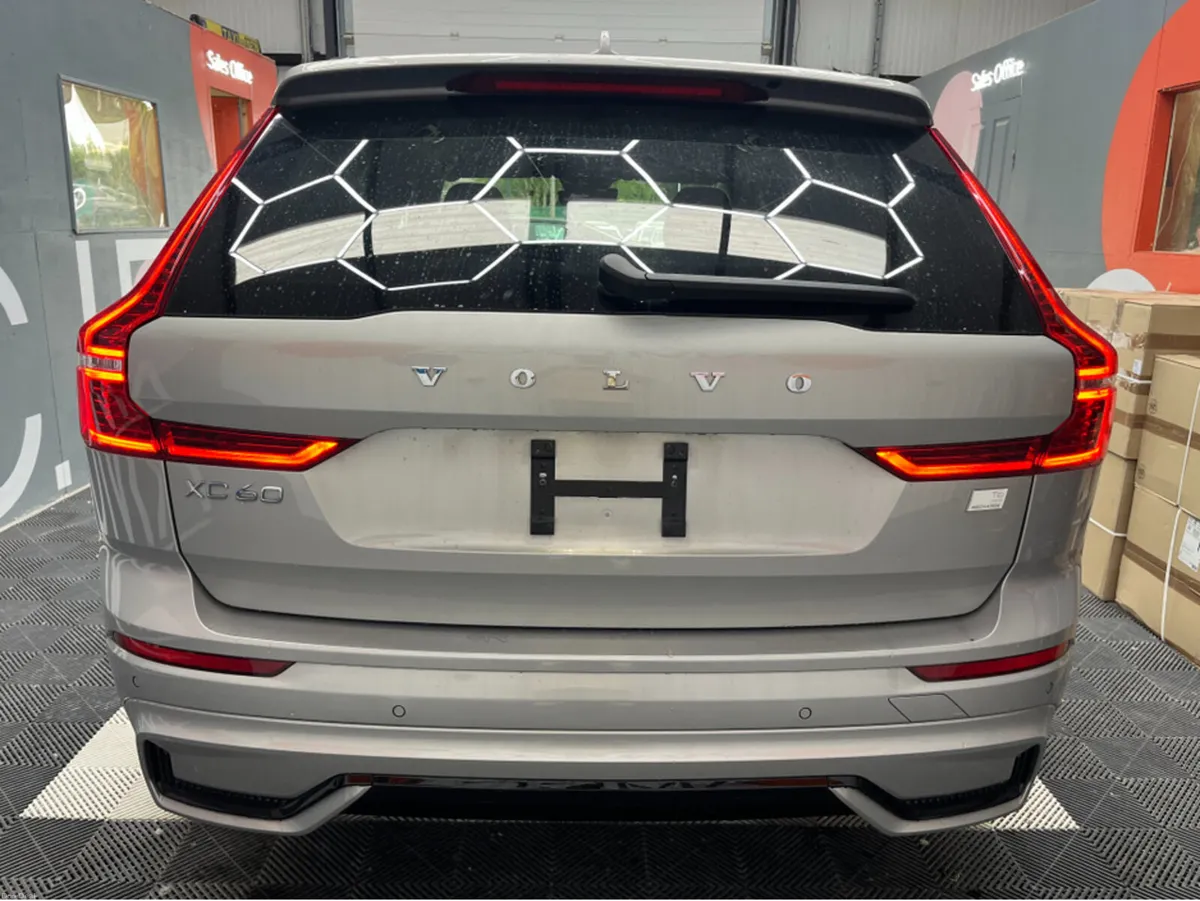 Volvo XC60 2023 VOLVO XC60 ULTIMATE T6 2.0 AUTOMAT - Image 3