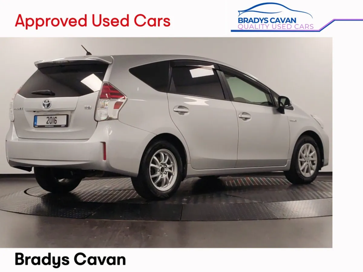 Toyota Prius Alpha S - Image 4