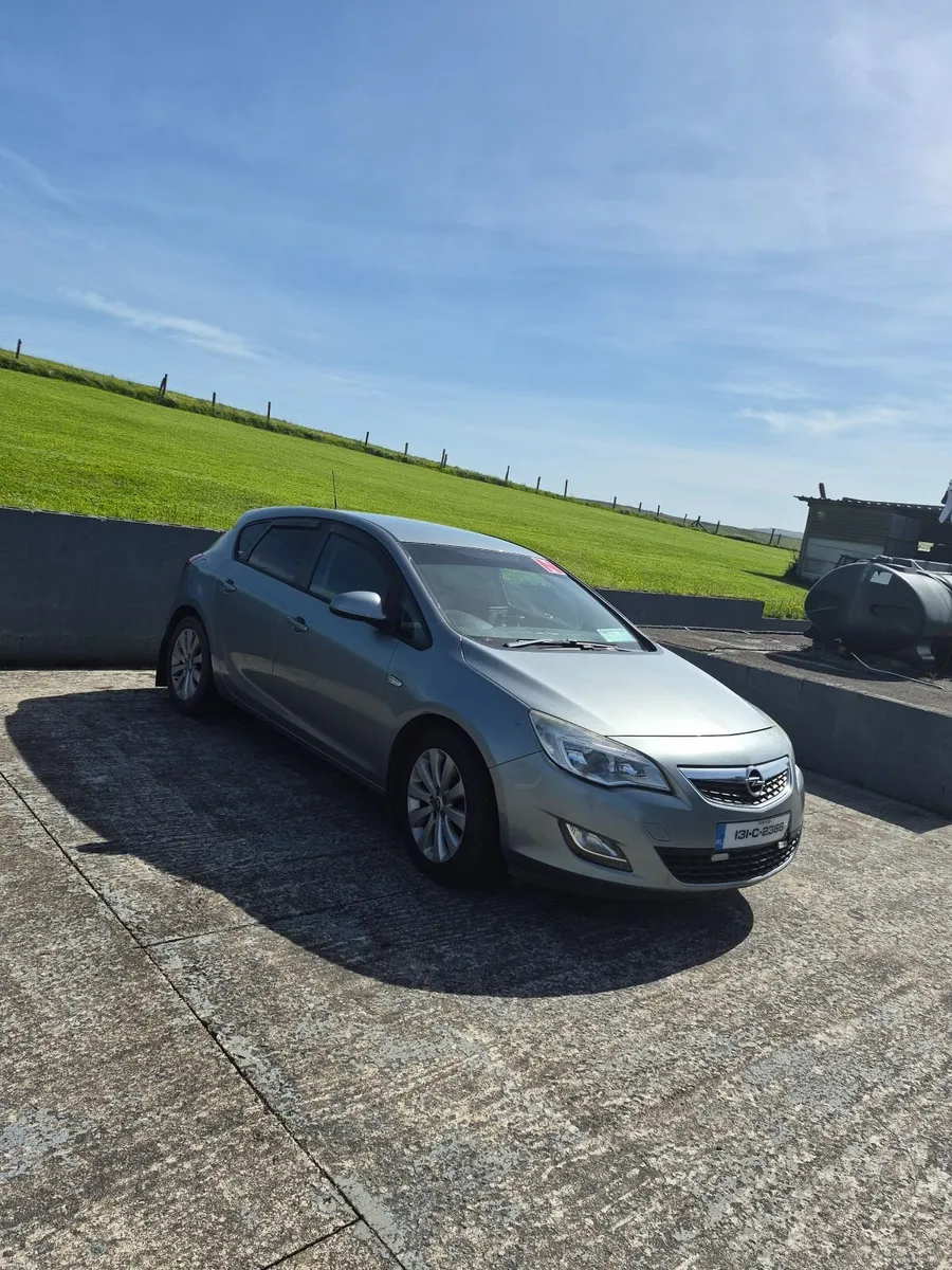 Opel Astra 2013 - Image 1