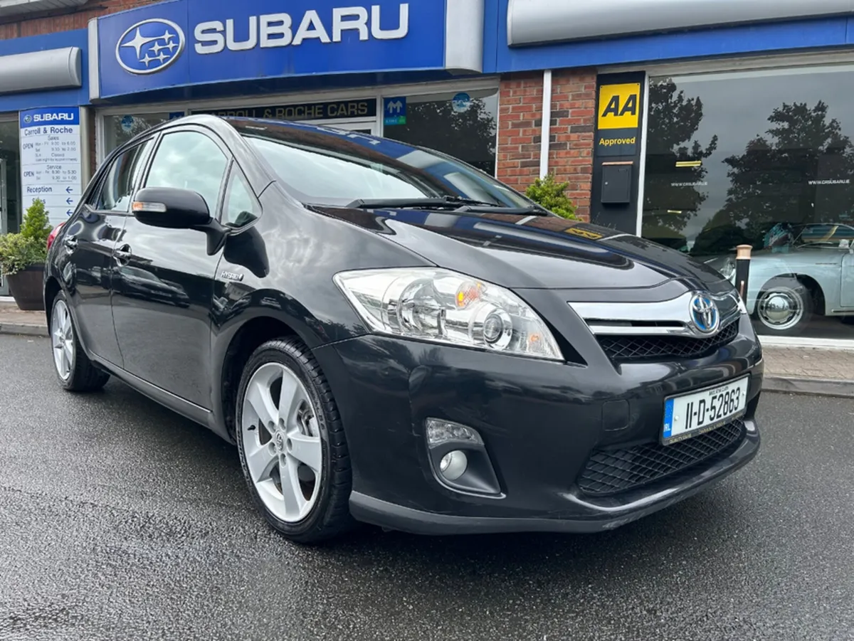 Toyota Auris Hybrid 1.8 T4 Black 5-Door | Top Trad - Image 1