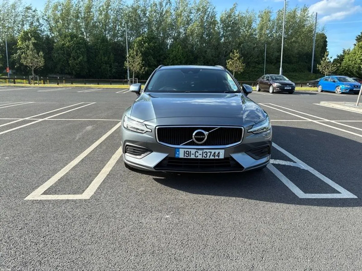 2019 Volvo V60 - Image 2