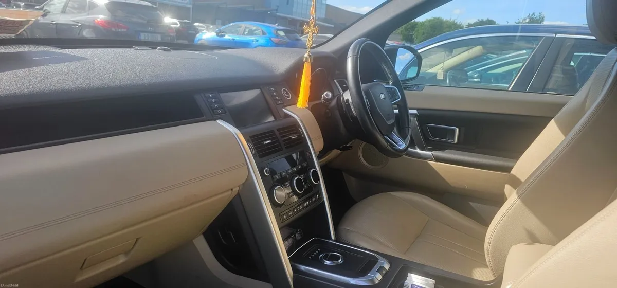 Land Rover Discovery Sport 2018 - Image 4