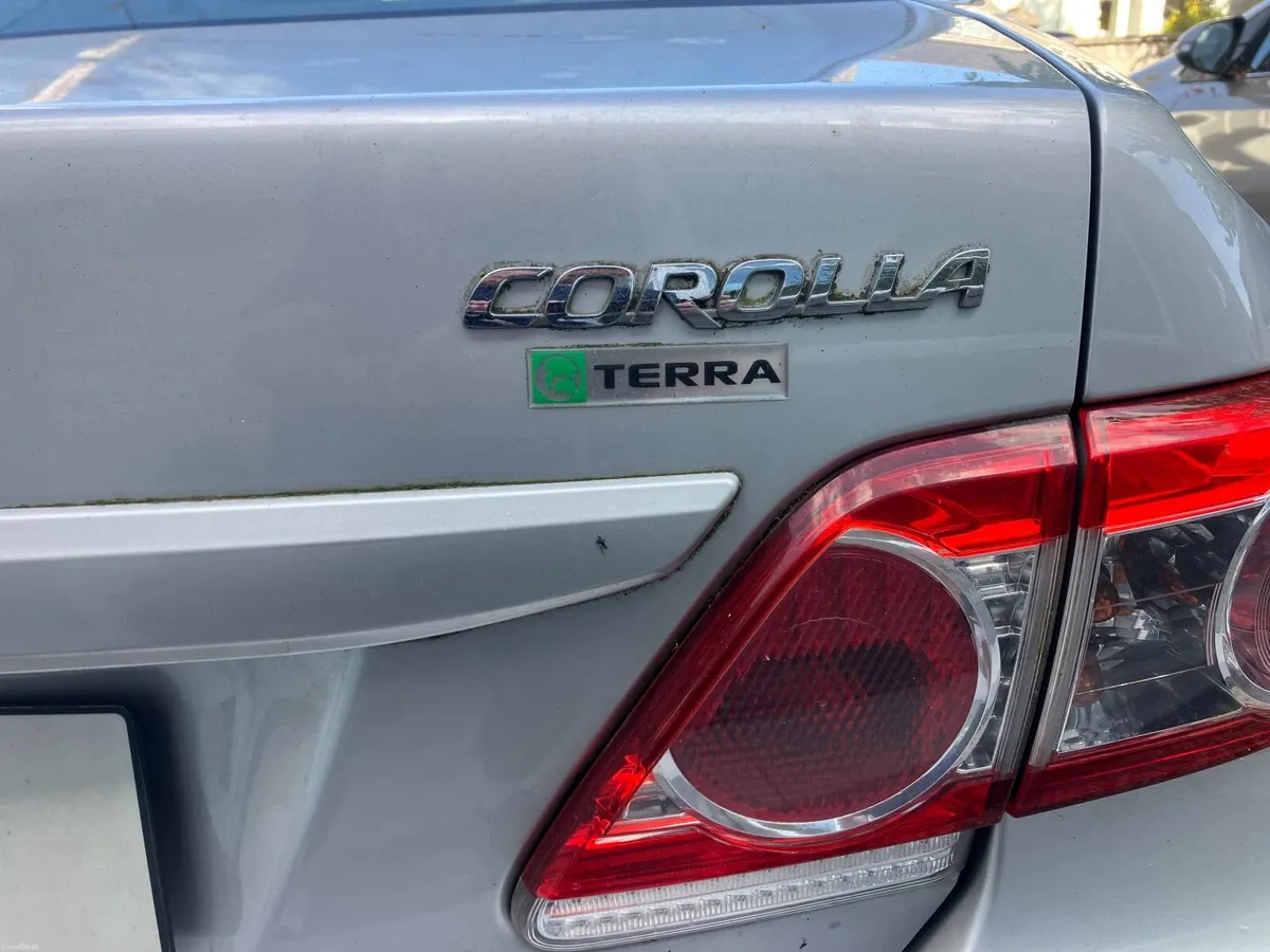 Toyota Corolla 2011 - Image 2