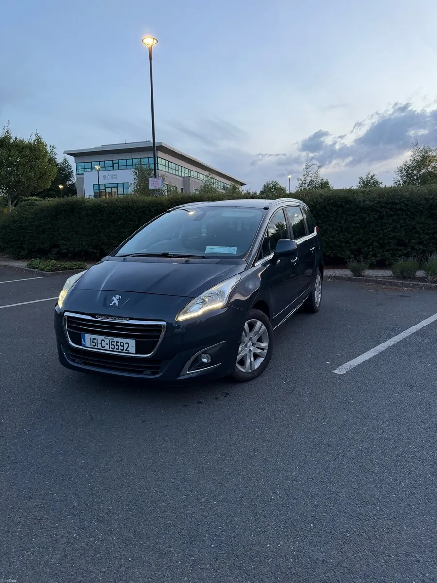 Peugeot 5008 2015 - Image 2