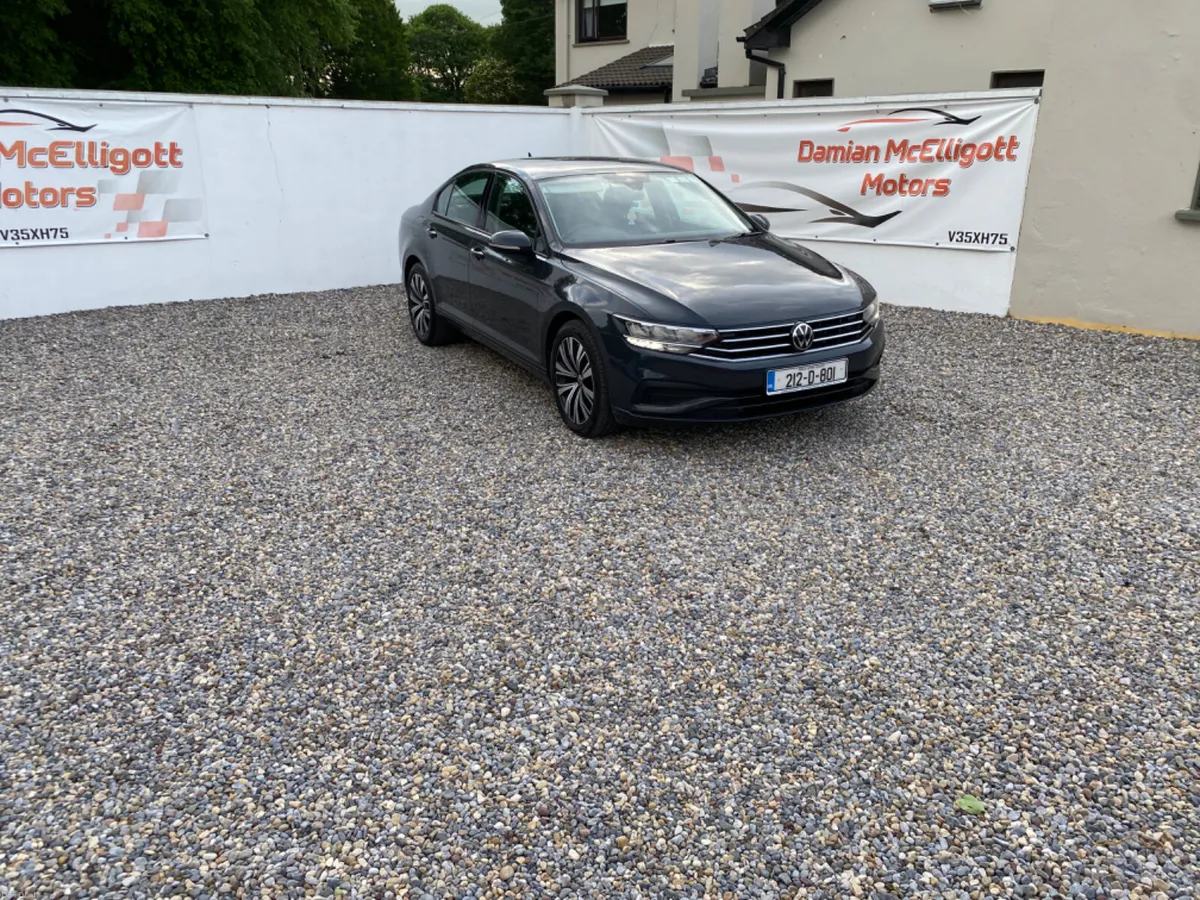 2021 Volkswagen Passat - Image 2