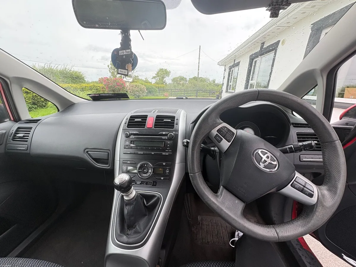 Toyota Auris 2011 - Image 3