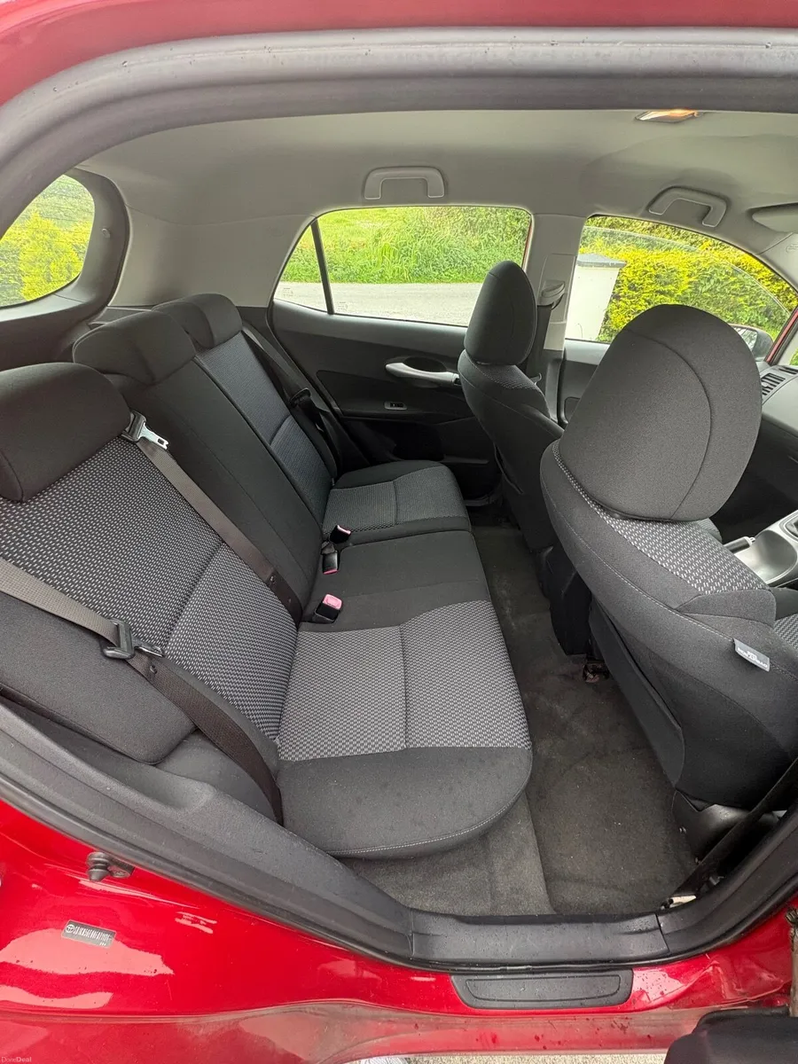 Toyota Auris 2011 - Image 4