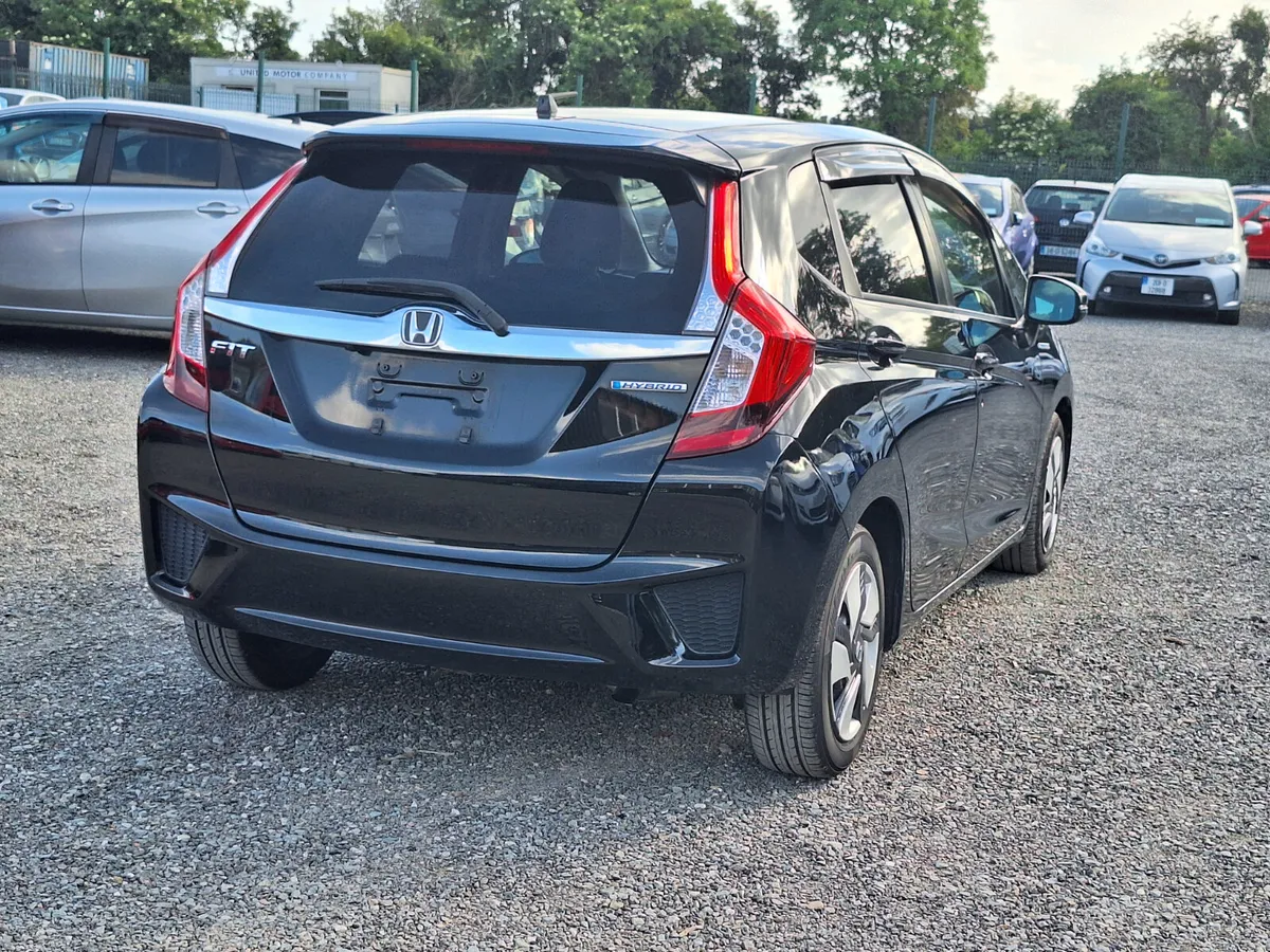 2014 Honda fit Hybrid - Image 4