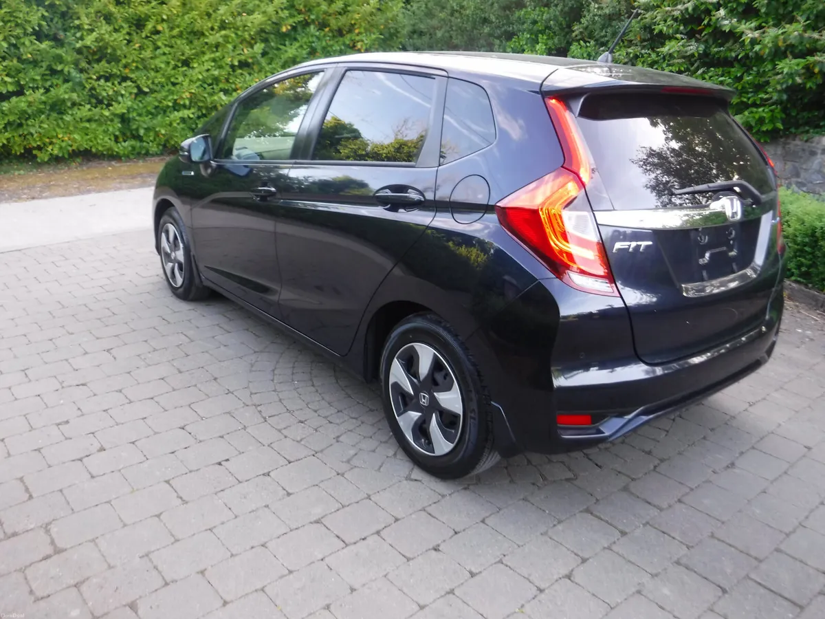 HONDA FIT 1.5 AUTO HYBRID SPECIAL EDITION - Image 4