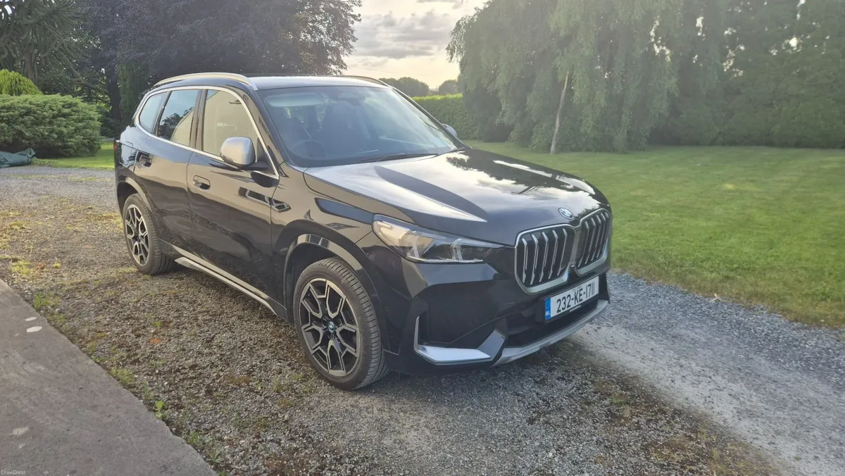 2023 BMW X1 xDrive25e xLine | Plug-in Hybrid - Image 4
