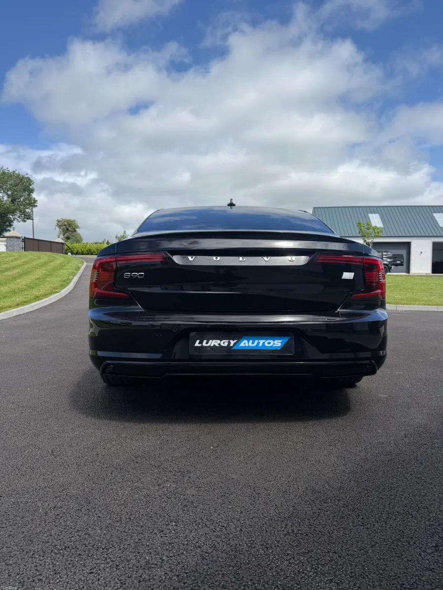 211 Volvo S90 T8 R Design AWD - Image 4