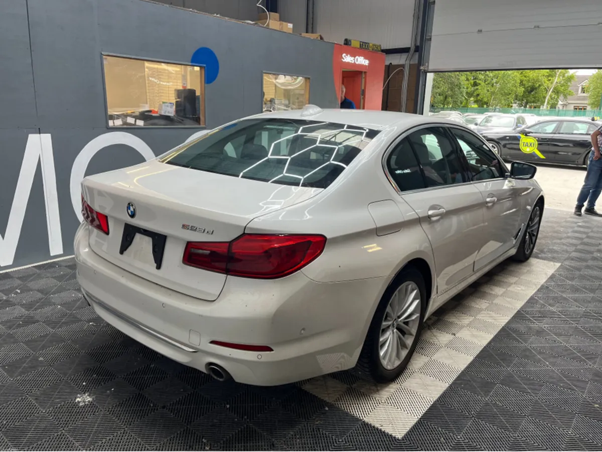 BMW 5-Series 2019 BMW 523D LUXURY 2.0 AUTOMATIC / - Image 2