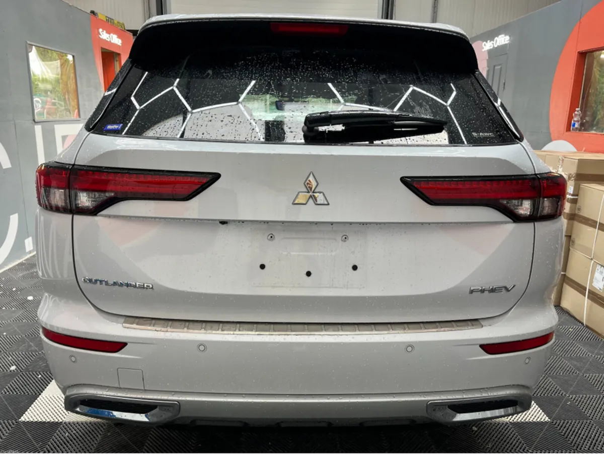 Mitsubishi Outlander 2023 MITSUBISHI OUTLANDER PHE - Image 3
