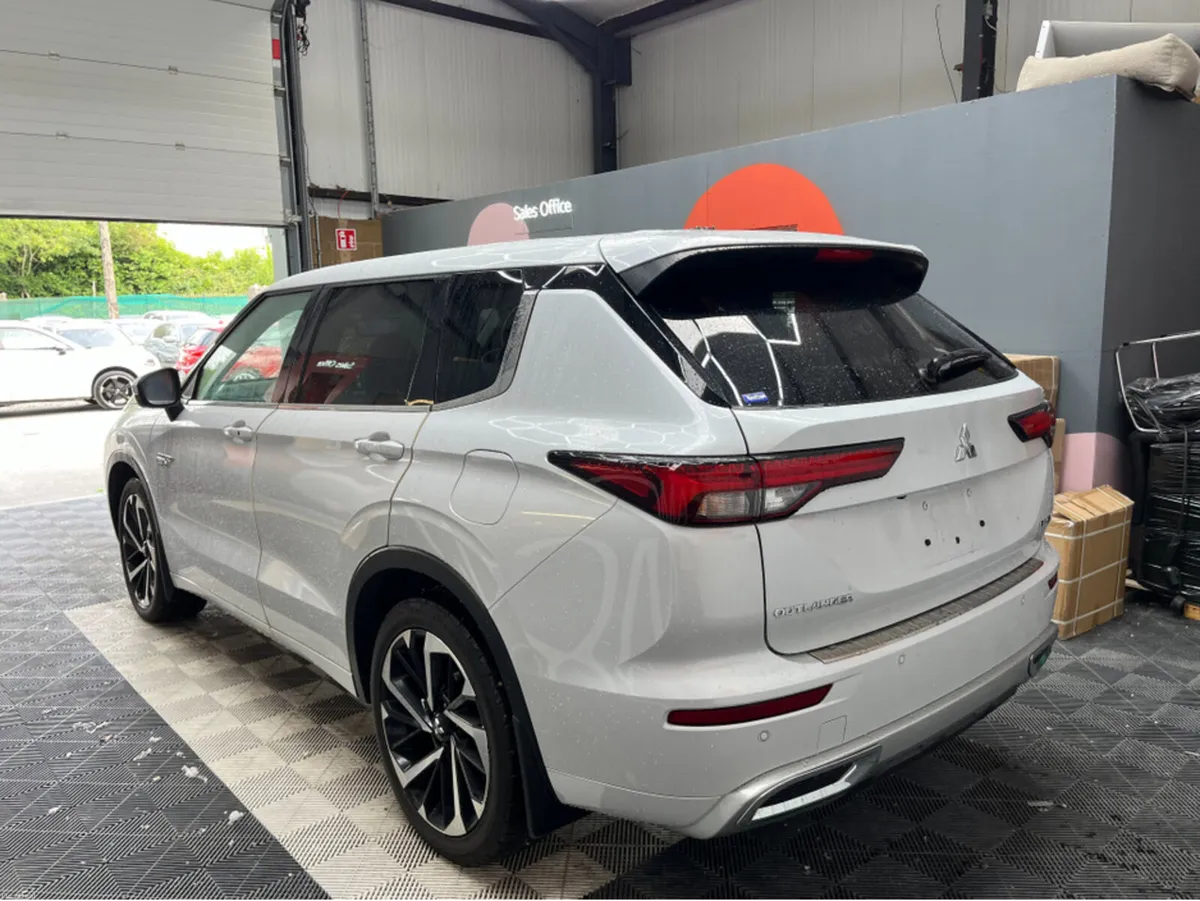 Mitsubishi Outlander 2023 MITSUBISHI OUTLANDER PHE - Image 4