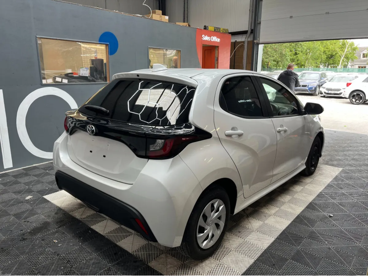 Toyota Yaris 2022 TOYOTA YARIS X 1.0 AUTOMATIC / R - Image 2