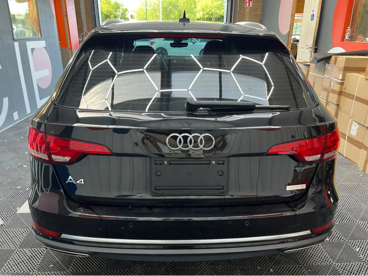 Audi A4 2019 AUDI A4 AVANTE 35TFS SPORT 1.4 AUTOMA - Image 3