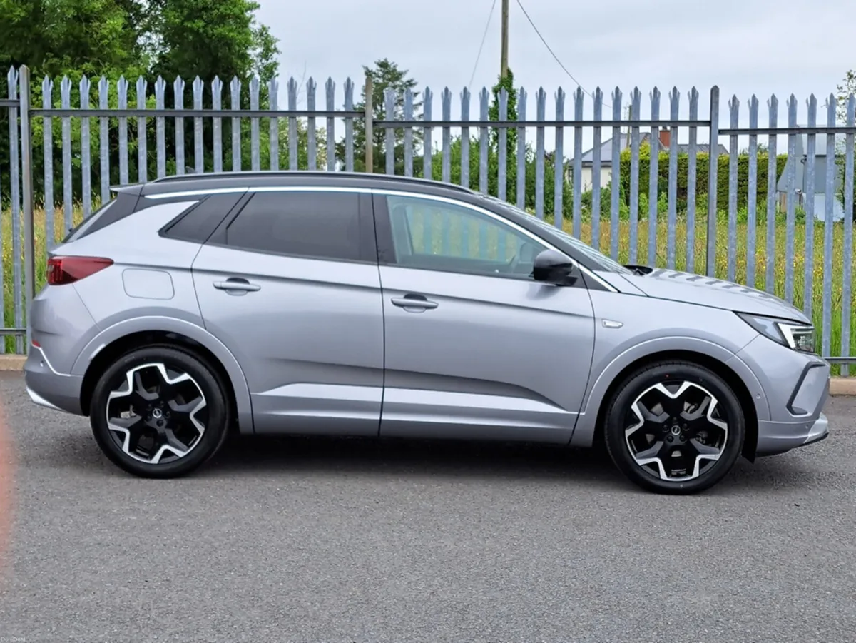 Opel Grandland ELITE 1.2TURBO 130BHP 8 SPEED AUTOM - Image 4