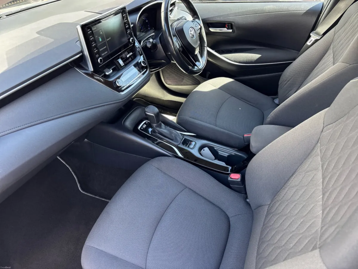 Toyota Corolla LUNA SAL 4DR AUTO HYBRID - Image 3