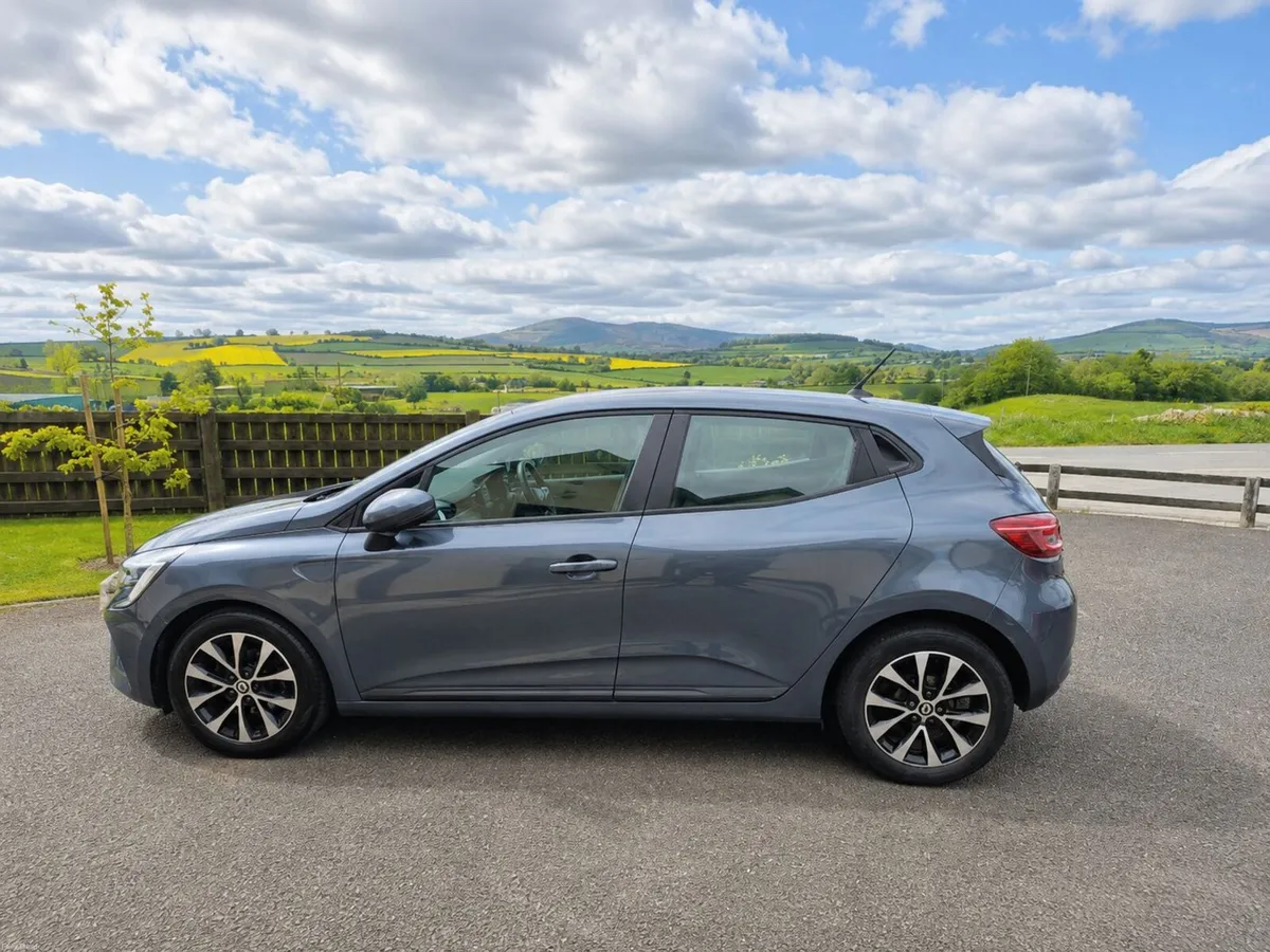 Renault Clio Iconic (NCT 2028) - Image 3