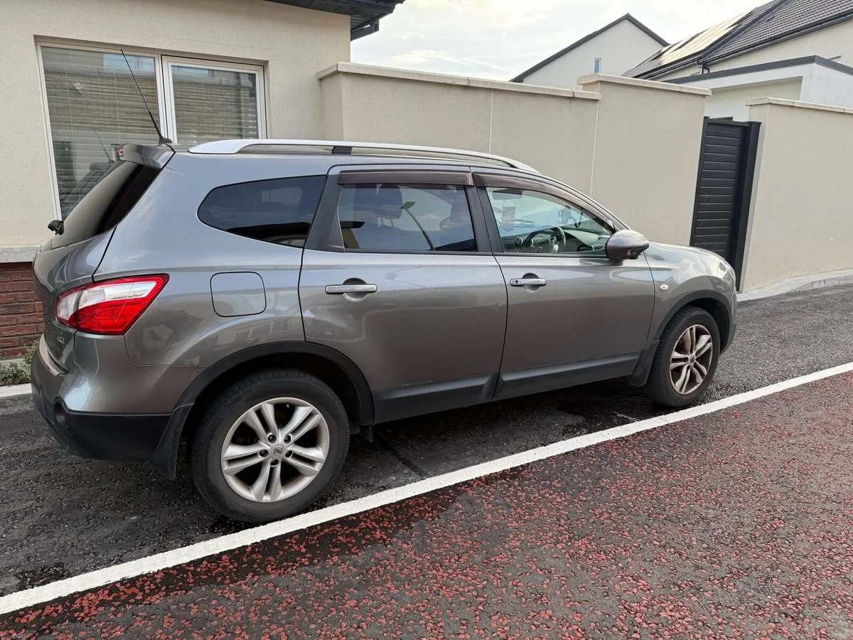 Nissan Qashqai + 2, seven seater, silver grey - Image 2