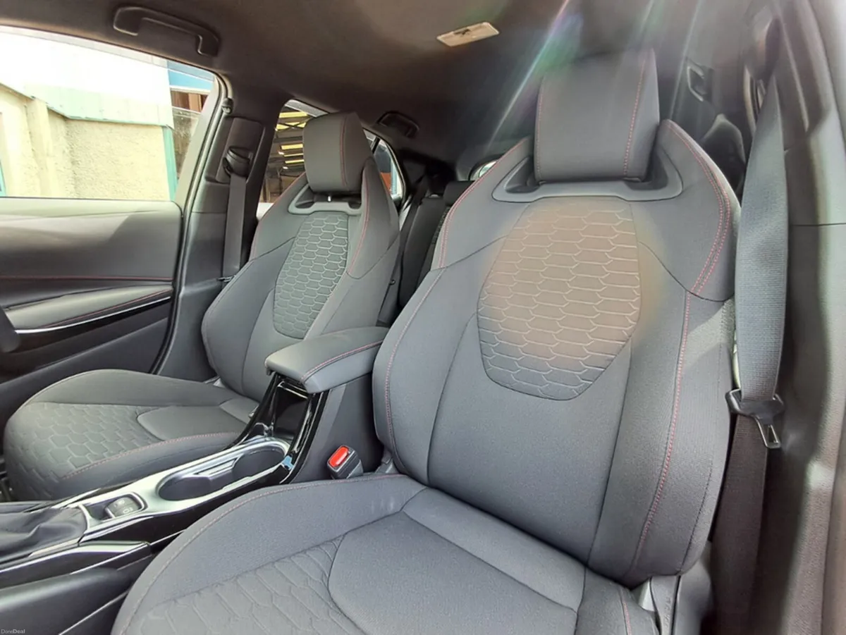 Toyota Corolla 2018 Toyota Corolla GZ - Image 2