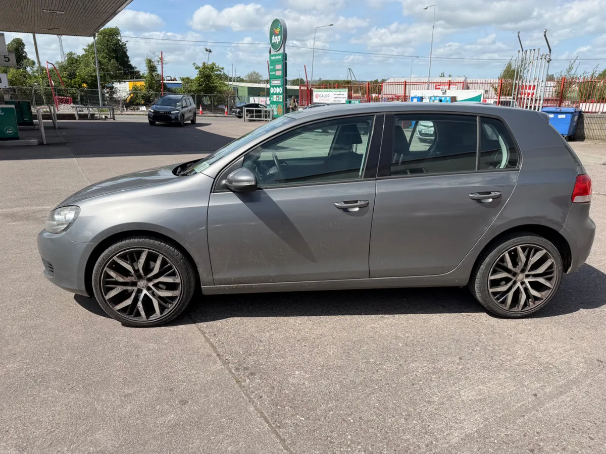 2011 Volkswagen Golf - Image 4