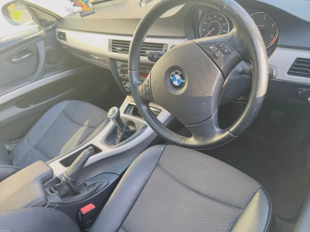 BMW 320 - Image 2