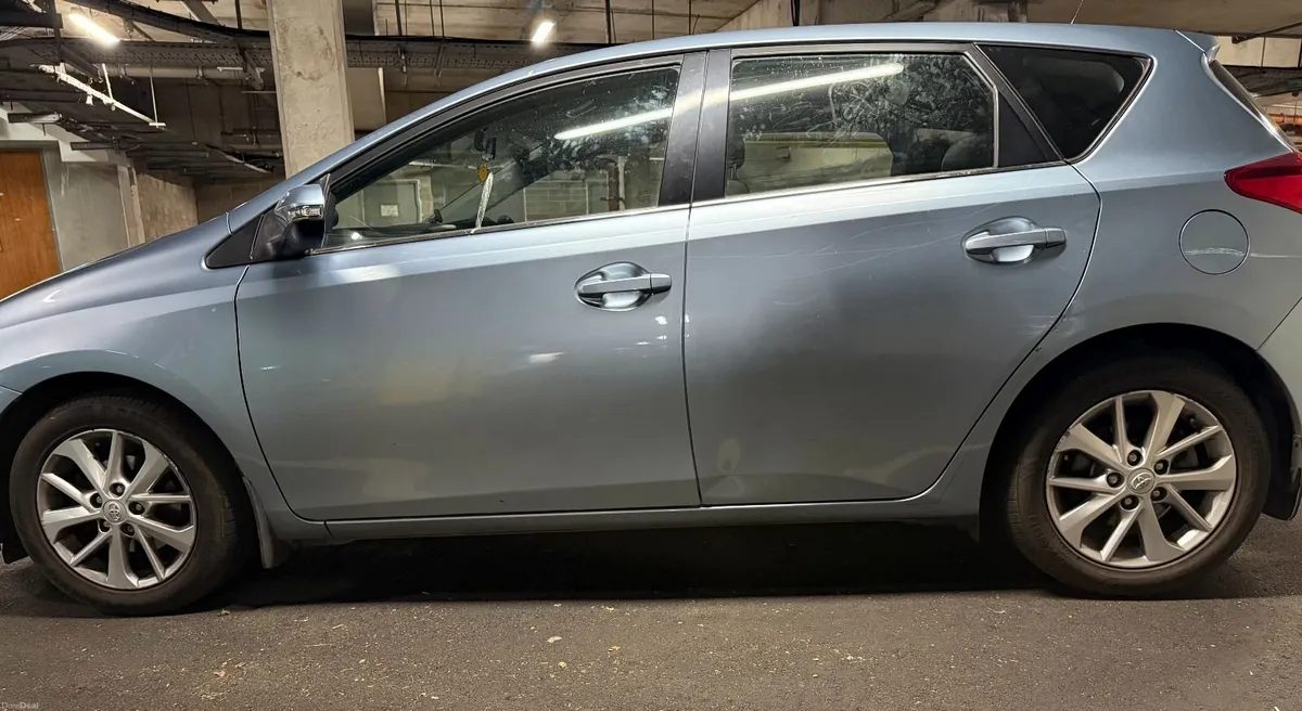 Toyota Auris 2013 - Image 3