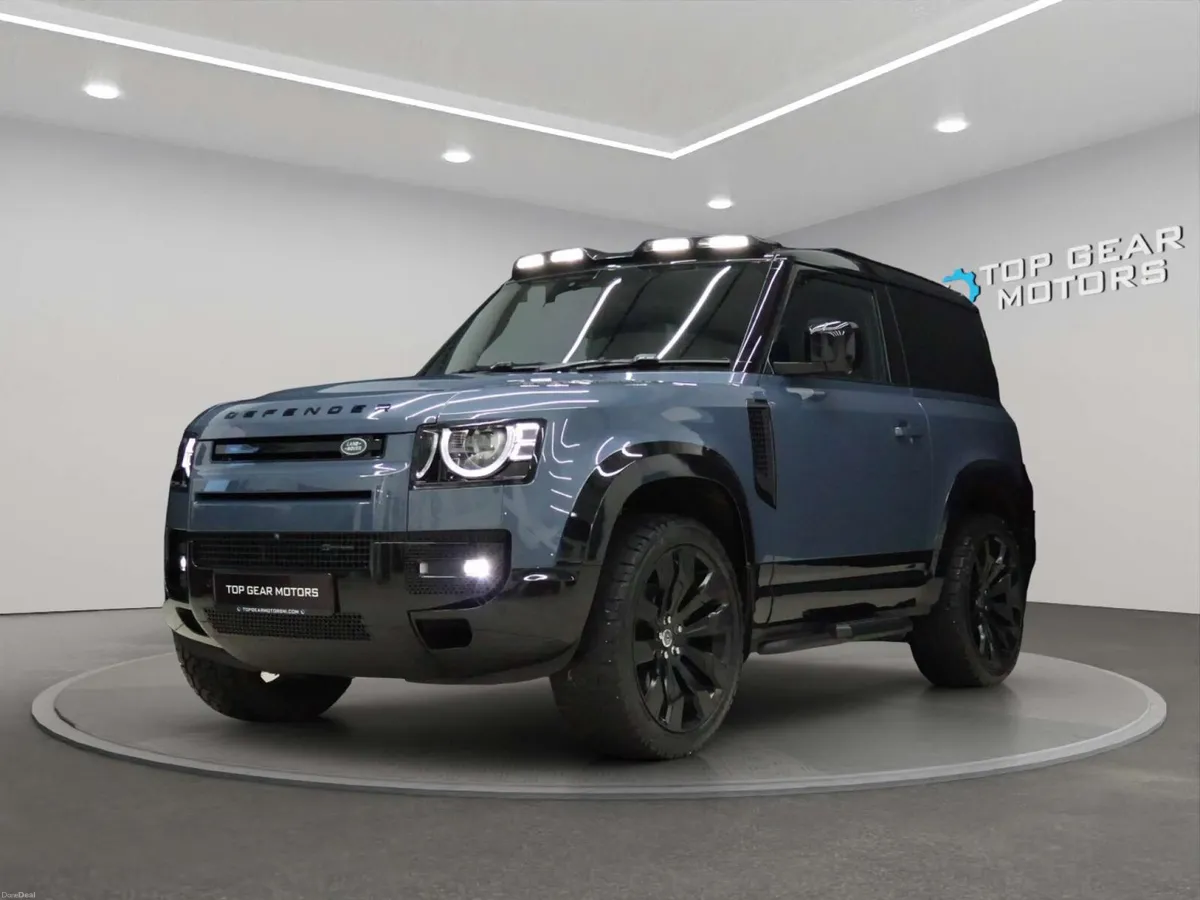 Land Rover Defender 2022 - Image 3