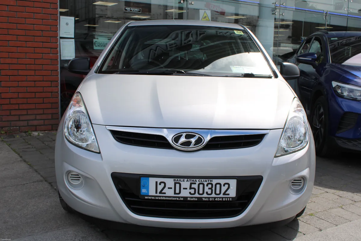 i20 - 1.2L - 5DR - NEW NCT - 14 X STAMPED HISTORY - Image 2