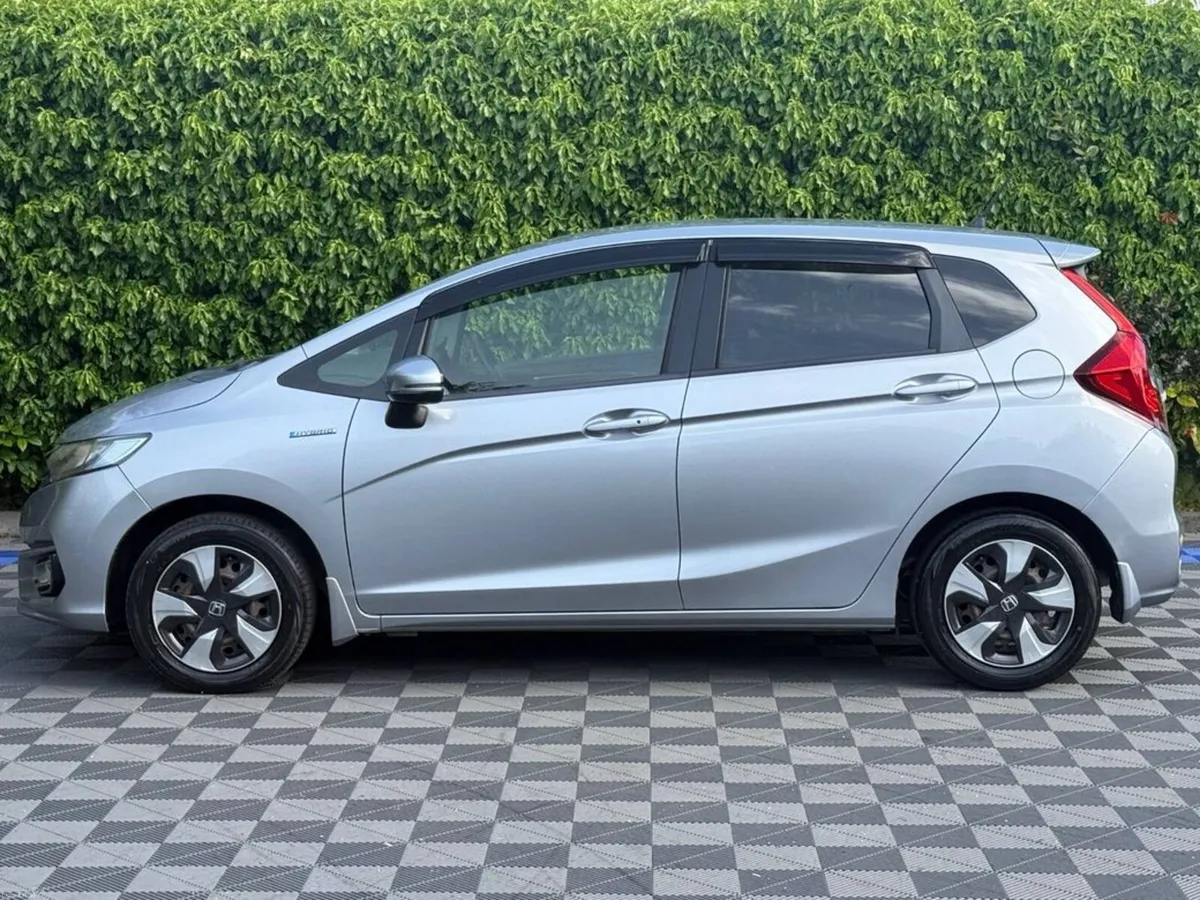 Honda Fit F-PACKAGE 1.5 HYBRID AUTO // SERVICE HIS - Image 3