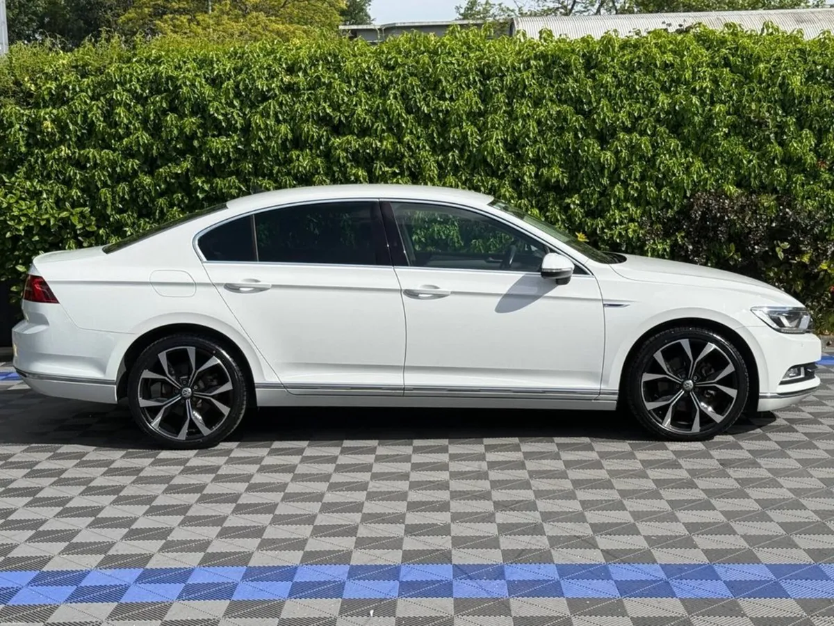 Volkswagen Passat HIGHLINE R-LINE PACK 2.0 TDI AUT - Image 2