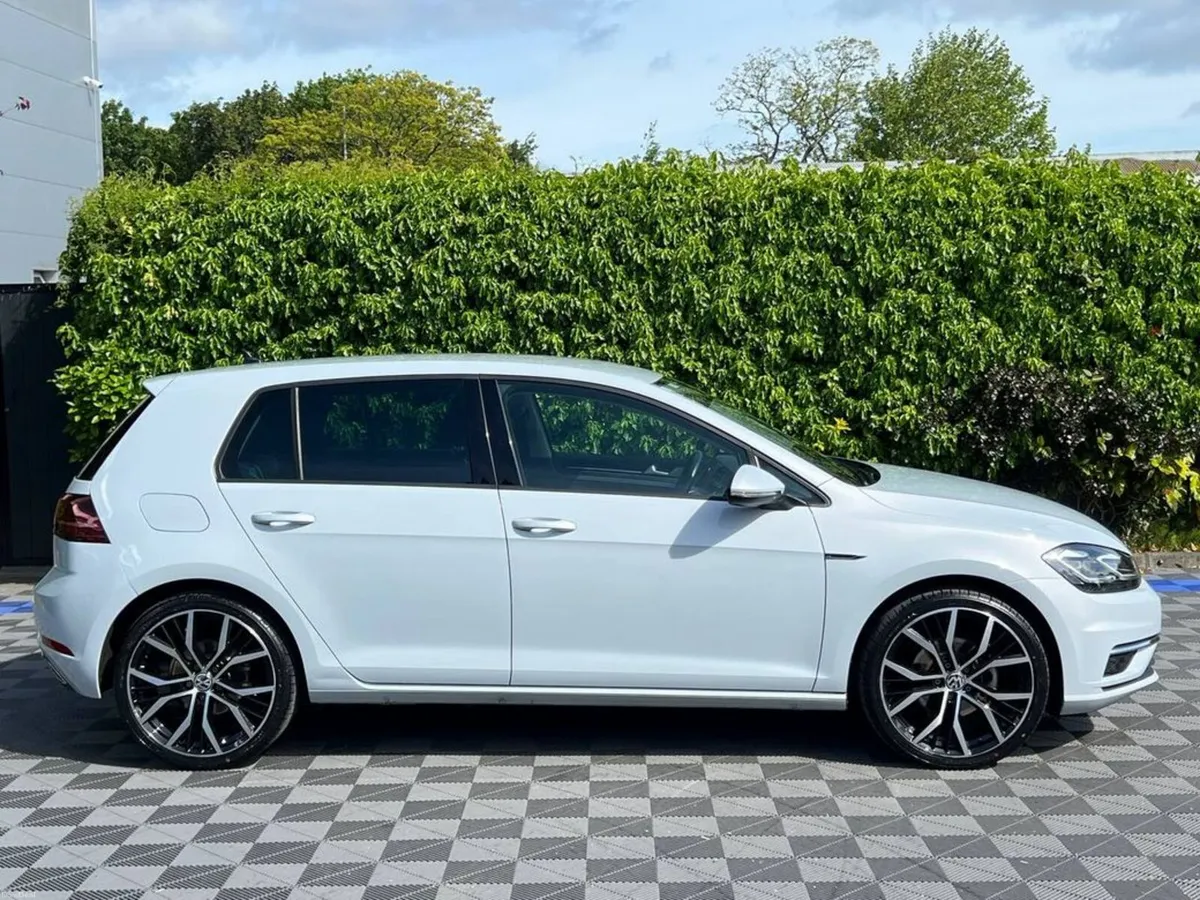Volkswagen Golf HIGHLINE R-LINE PACK 1.4 TSI AUTO - Image 2