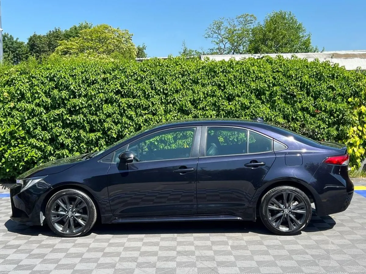 Toyota Corolla 1.8 HYBRID // REVERSE CAMERA // ADA - Image 3