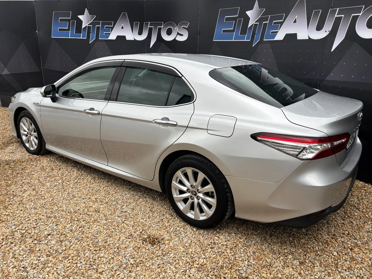 Toyota Camry 2.5 Self Charging Hybrid 2017 low kms - Image 4