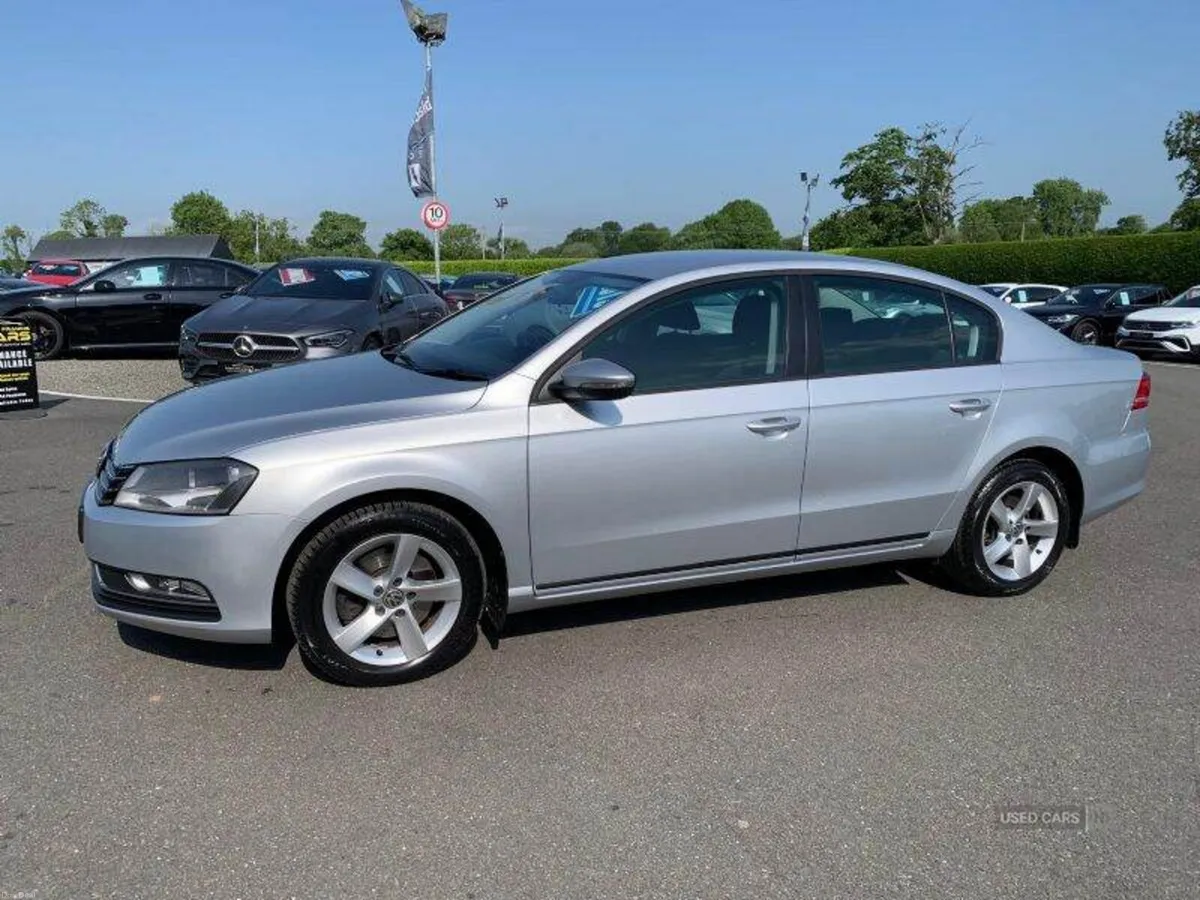 Volkswagen Passat S - Image 2
