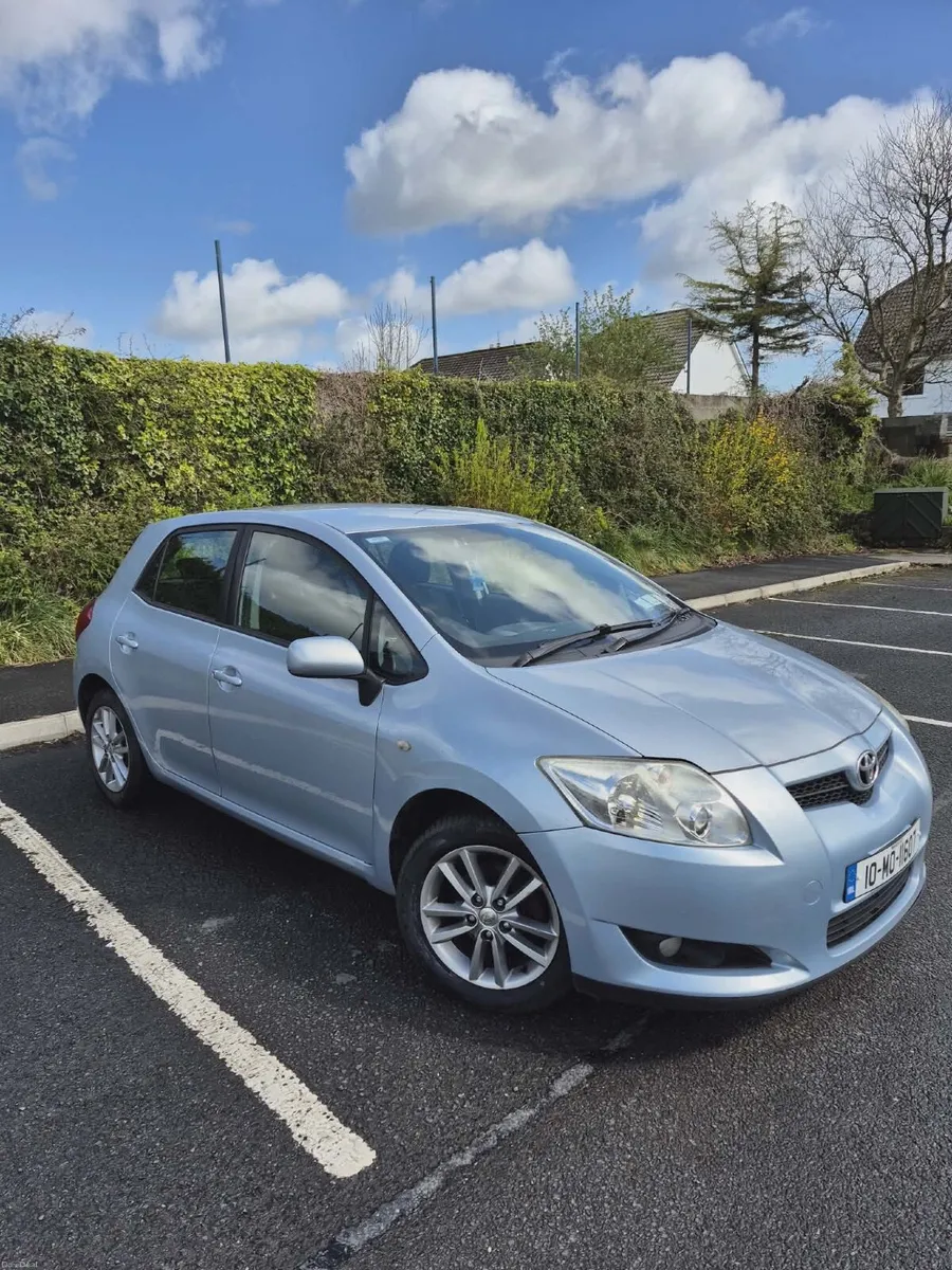 Toyota Auris 2010 - Image 1
