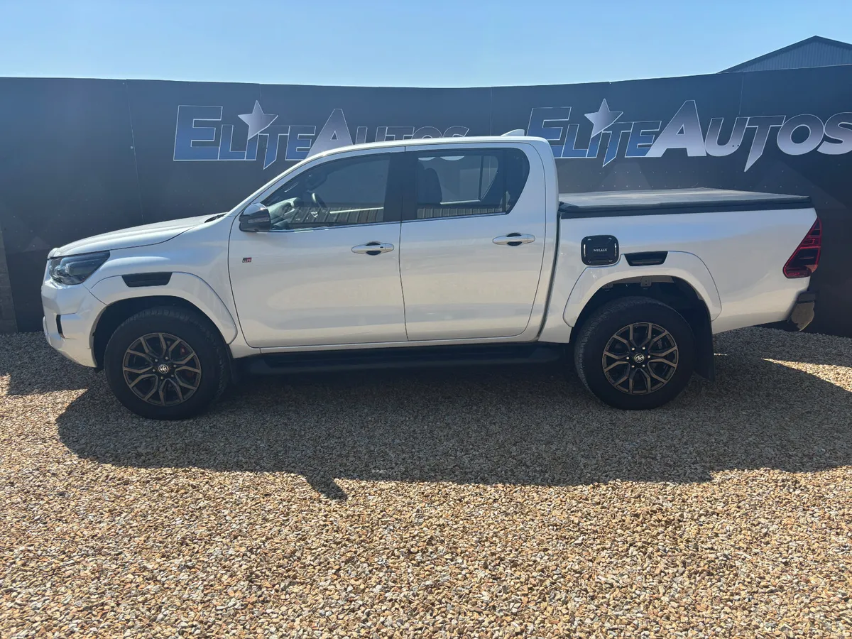 Toyota Hilux GR Sport Automatic 2024 - Image 4