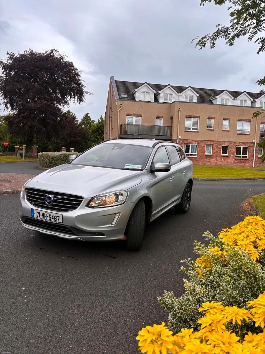 Volvo XC60 2.0D manual NCT 05/2027 tax 07/2026 - Image 2