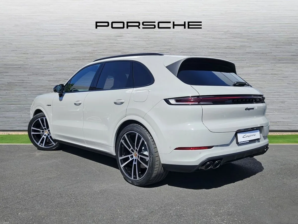 Porsche Cayenne E-Hybrid Black Edition - Image 3