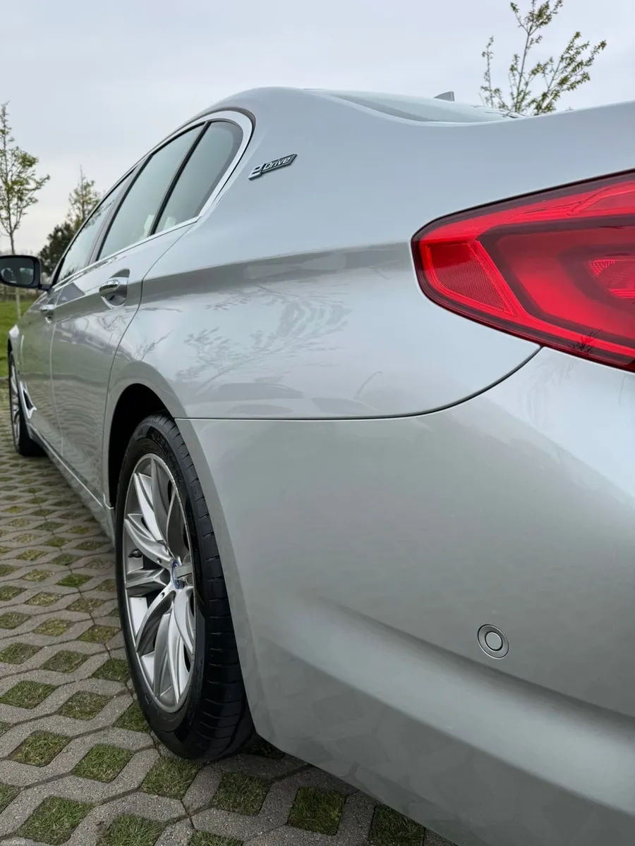 BMW 5-Series 2018 - Image 4
