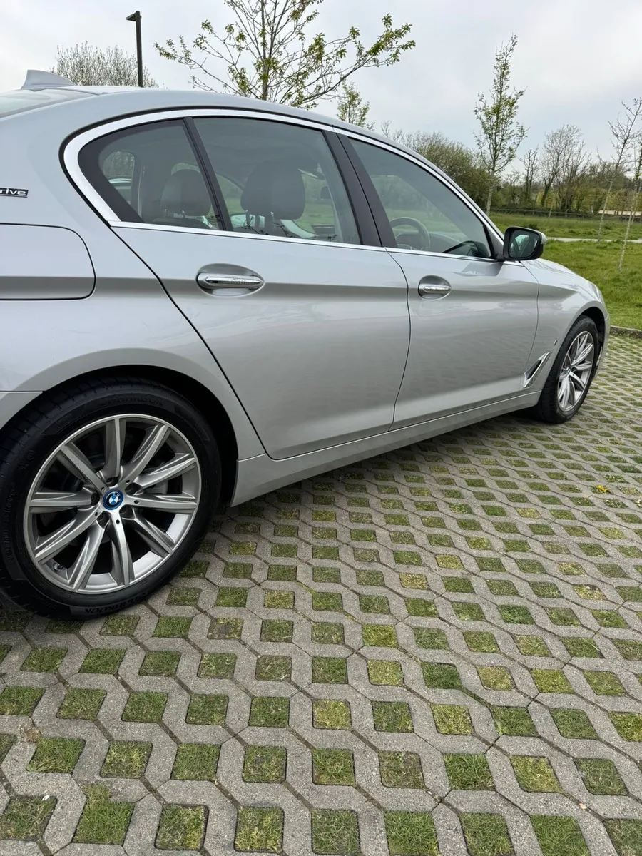 BMW 5-Series 2018 - Image 3