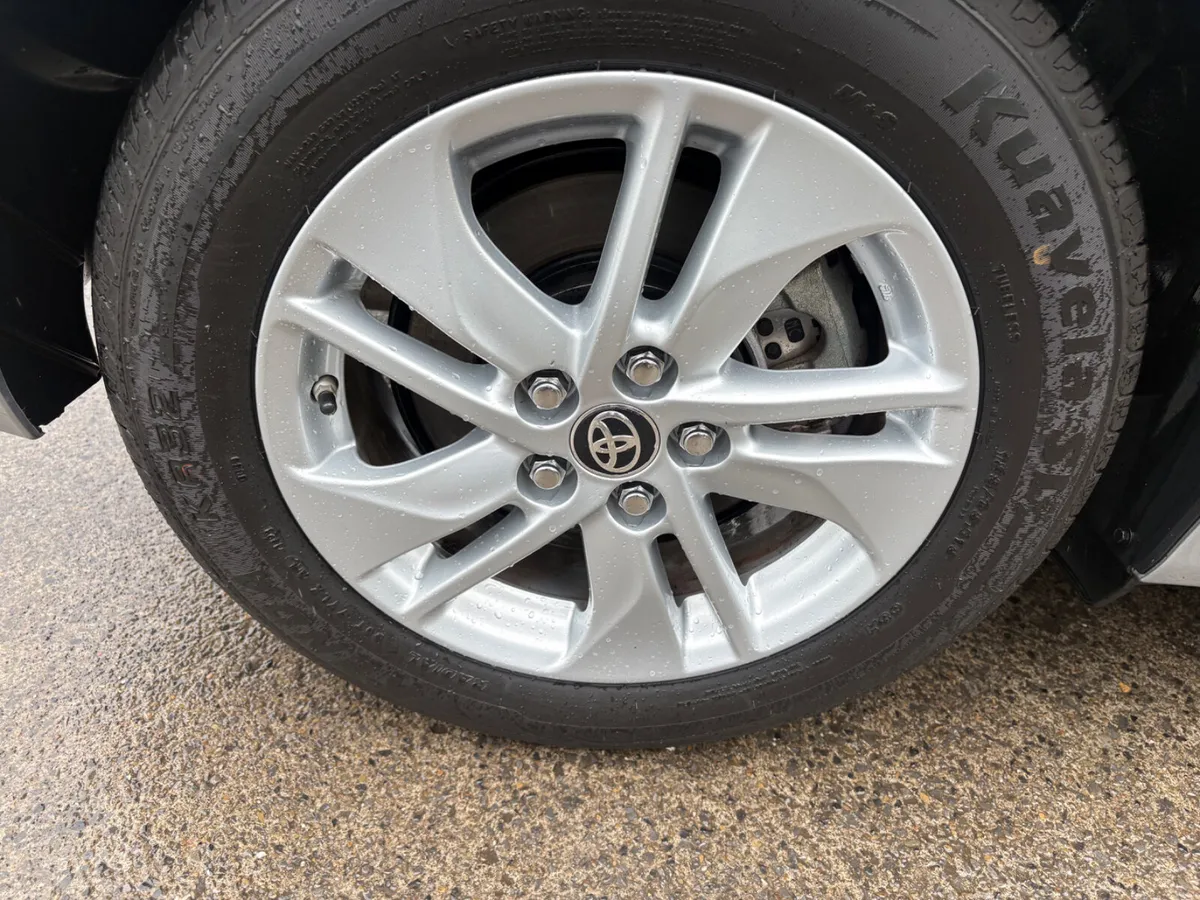Toyota Yaris 2023 - Image 2