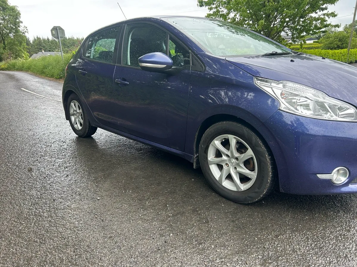 Peugeot 208 2015 - Image 1