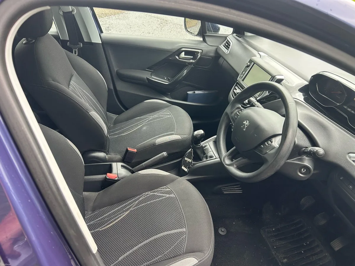 Peugeot 208 2015 - Image 6