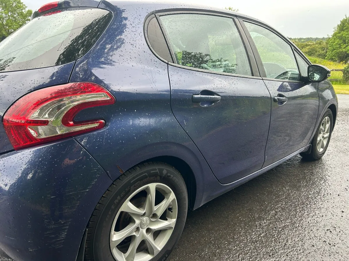 Peugeot 208 2015 - Image 4