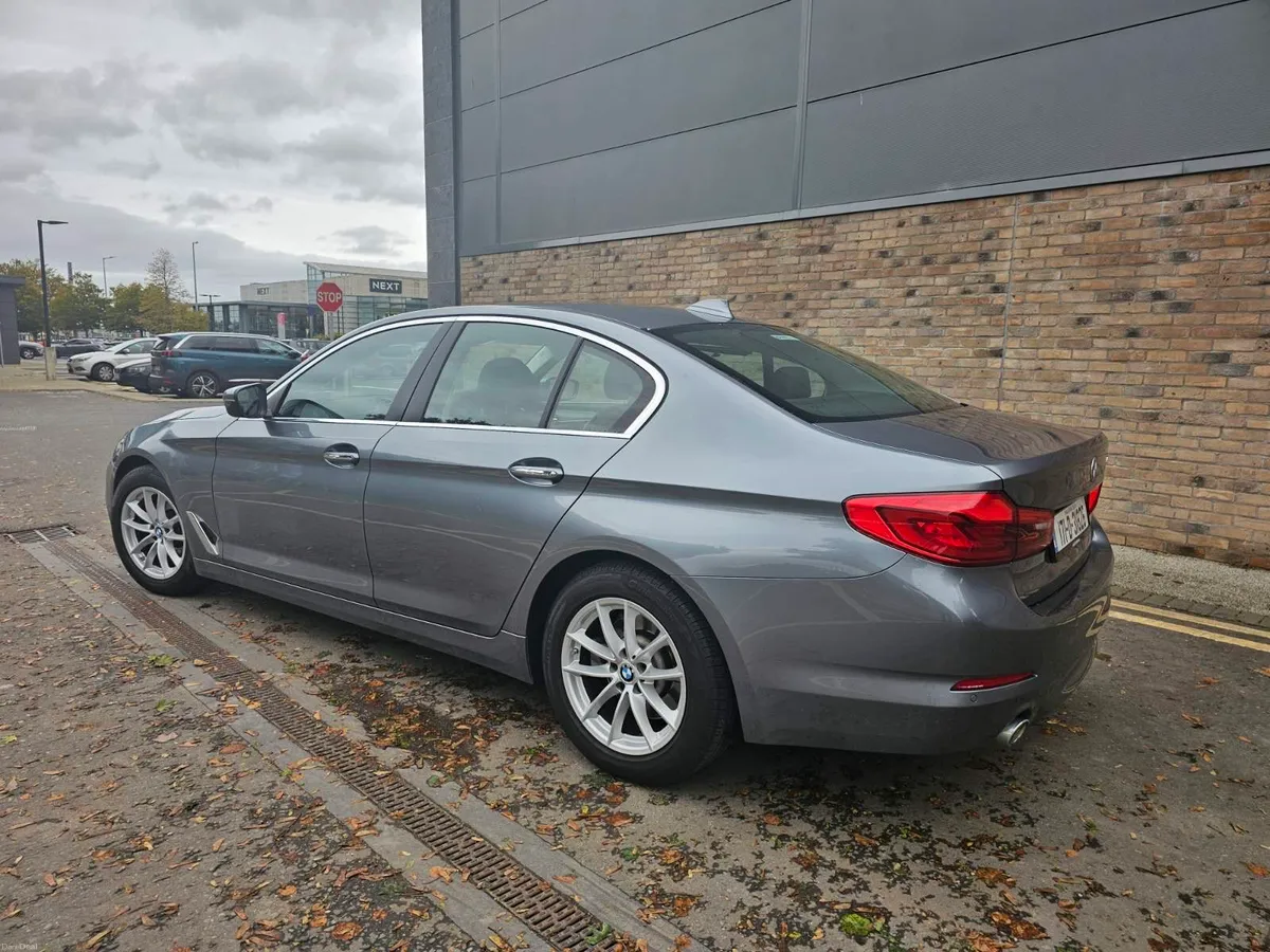 BMW 5-Series 520D - Image 4