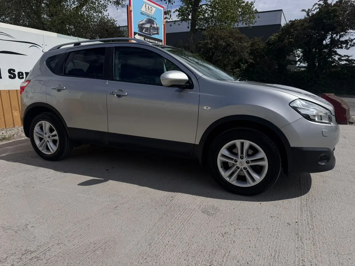 12 Nissan Qashqai 1.6 Petrol SVE Leather Bose - Image 3